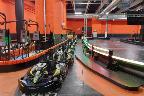 SpeedPark con Karting, Bolera, Laser Tag, Karaoke y。